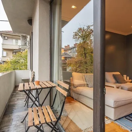 Stylish 2 Bdrm At Ndk Sofia