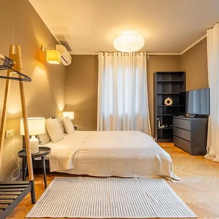 Apartment Stylish 2 Bdrm At Ndk *