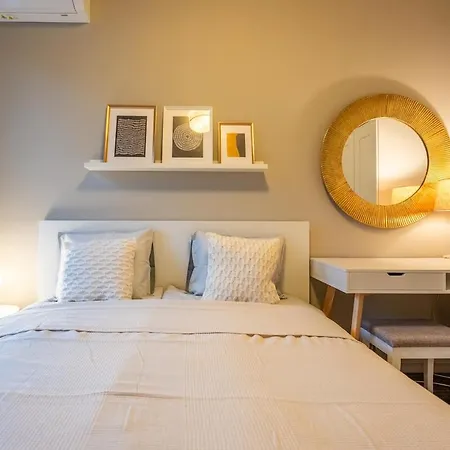 Stylish 2 Bdrm At Ndk Szófia