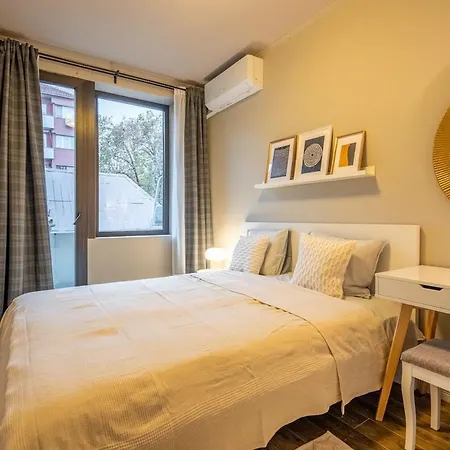 Apartment Stylish 2 Bdrm At Ndk *