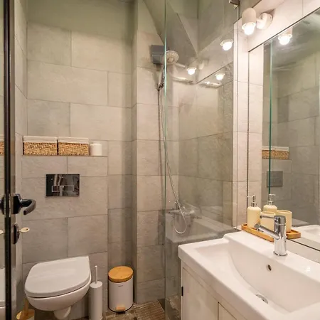 Stylish 2 Bdrm At Ndk Apartman Szófia