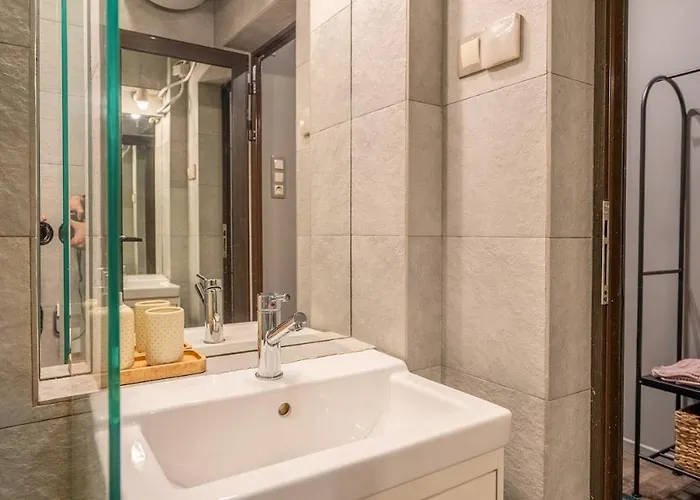 Stylish 2 Bdrm At Ndk * Sofia