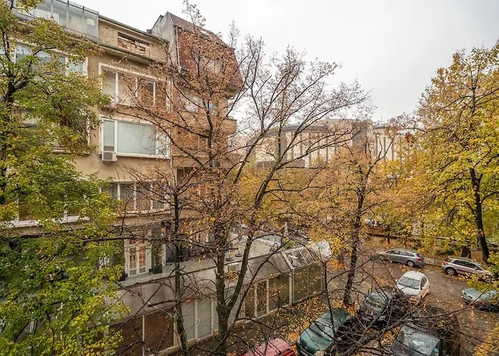 Stylish 2 Bdrm At Ndk *