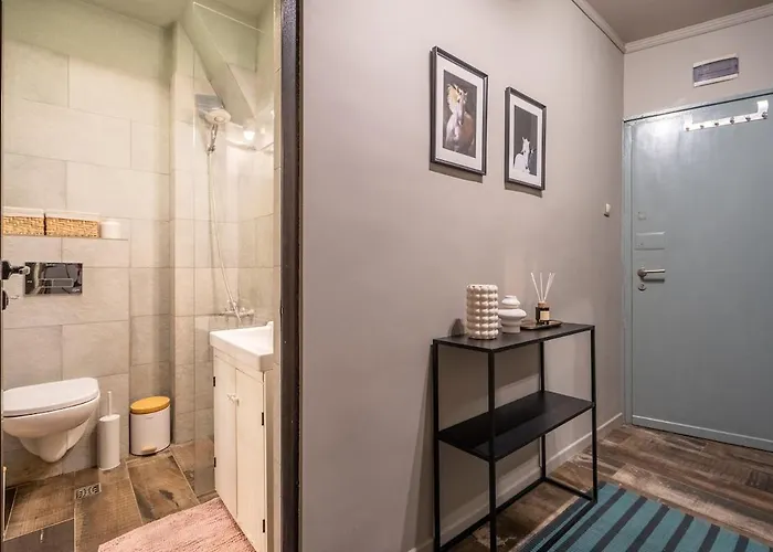 Stylish 2 Bdrm At Ndk *