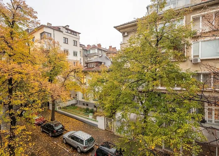 Stylish 2 Bdrm At Ndk *