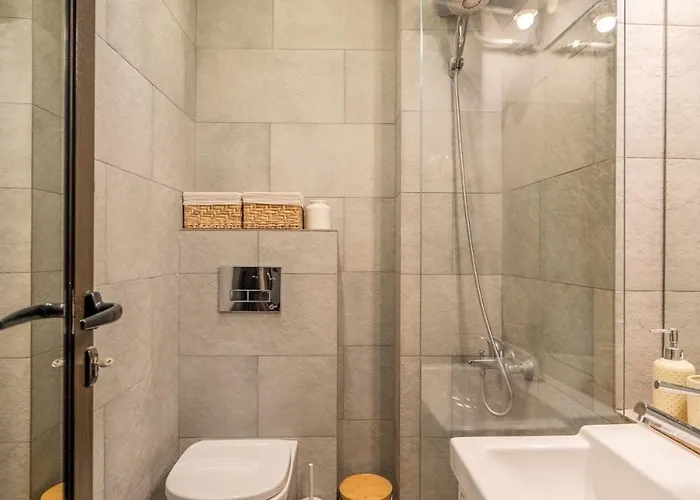 Stylish 2 Bdrm At Ndk