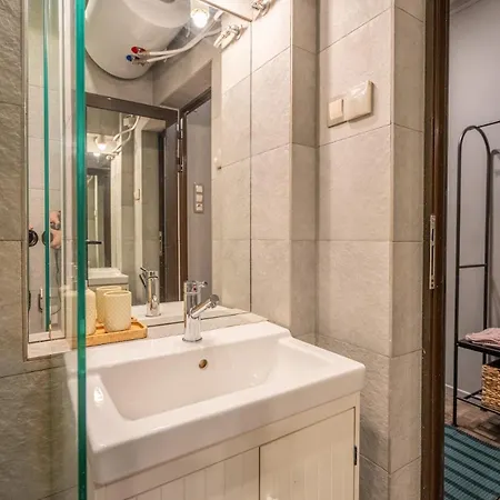 Stylish 2 Bdrm At Ndk * Sofia