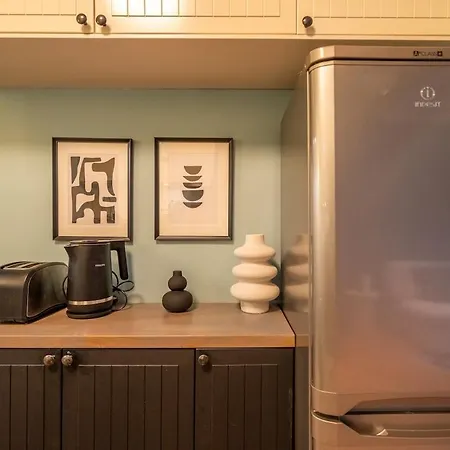 Stylish 2 Bdrm At Ndk