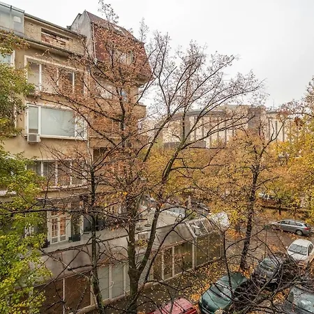 Stylish 2 Bdrm At Ndk *